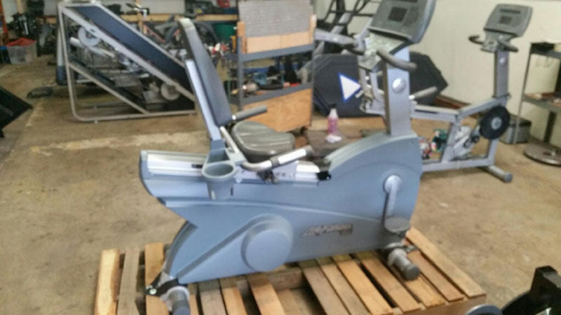 Life Fitness 95RI Commercial Recumbent Bike .Call Now For Lowest Pricing Guaranteed!