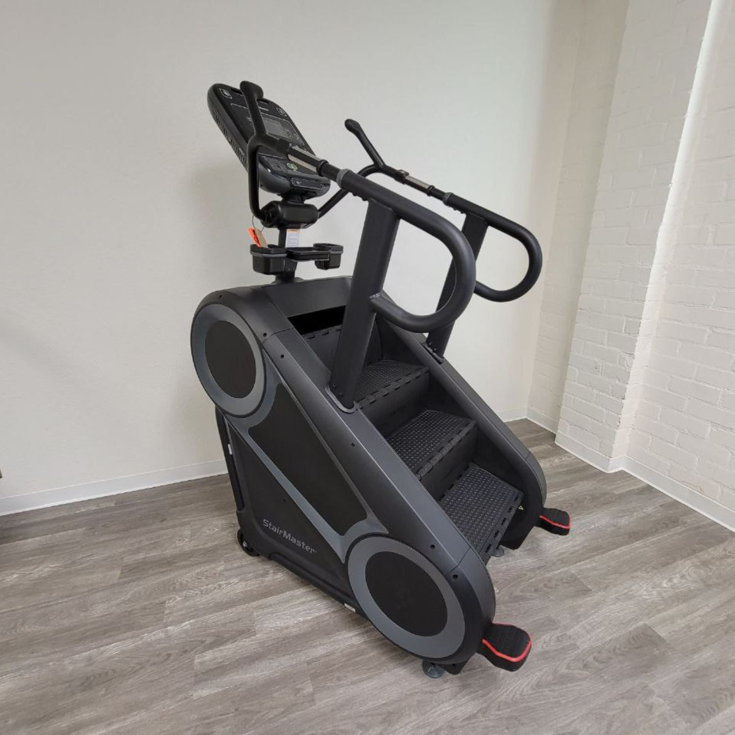 STAIRMASTER GAUNTLET 8GX SERIES STEPMILL W/LCD CONSOLE- USED/ REFURBISHED.  - LAST 2 AVAILABLE - Gym Pros Warranty Only !